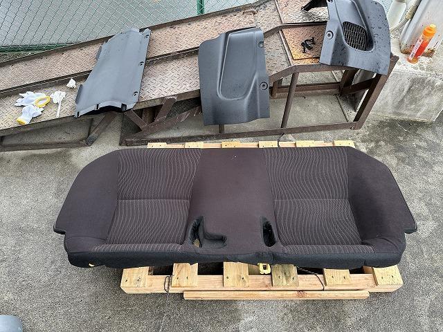 トヨタ　アクア　シート洗浄　リヤシート清掃　シート脱着　シートの汚れ　汚れを吸引　車のシートの汚れ落とし　福島県いわき市