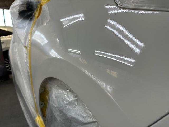 トヨタ　ヤリス　フェンダー鈑金　凹み修理　キズ修理　鈑金塗装　見積もり無料　車検見積もり無料　いわき市　040 代車無料　保険事故　事故車修理　