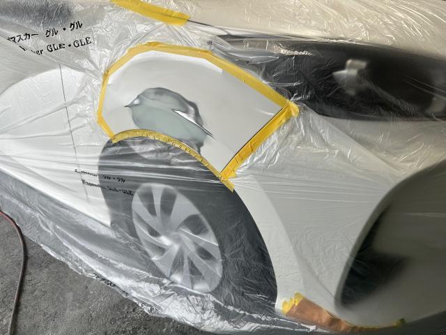 トヨタ　ヤリス　フェンダー鈑金　凹み修理　キズ修理　鈑金塗装　見積もり無料　車検見積もり無料　いわき市　040 代車無料　保険事故　事故車修理　