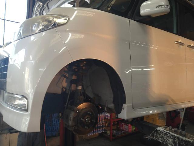 タント スタッドレスタイヤ交換 冬の準備 雪道の走行 タイヤの点検 タイヤ診断 タイヤの交換時期のご提案 
タイヤ交換のリフトアップ時に点検 安心、安全の為に 
いわき市 タイヤ販売 特定認証整備工場 鈑金塗装工場