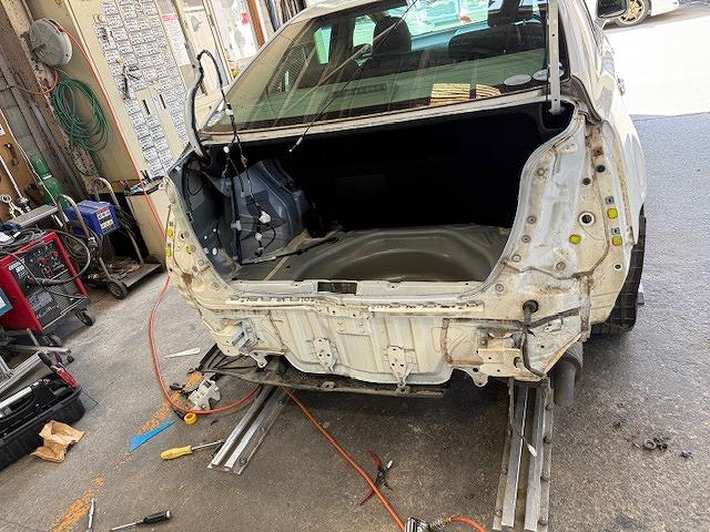 トヨタ　ＳＡＩ　板金・外装補修　追突事故　事故車修理　鈑金塗装　バックパネル交換　溶接　車体整備士　トランク交換　ぶつけられた　保険事故　レンタカー　自動車保険　福島県いわき市内郷