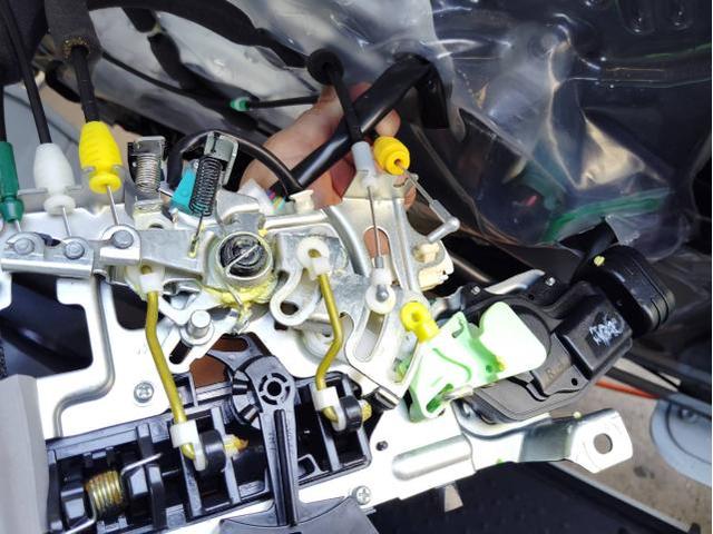 日産 セレナ スライドドア開閉不良 スライドドアがあきづらい 引っ掛かる感じ 開閉ボタンやキーレスの時のみ調子が悪い パワースライドドア 故障診断 電装修理 いわき市内郷 特定認証整備工場 鈑金塗装工場 ラプターライナー正規施工代理店