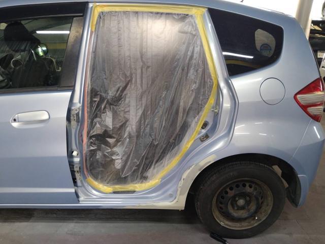 ホンダ　フィット　凹み修理　キズ修理　へこみ見積もり　キズ見積もり　安く修理したい　中古パーツ　新品交換　代車無料　保険事故　保険修理　レンタカー特約　代車特約　いわき市　磨き修理　簡易修理