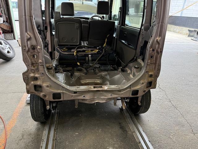 ダイハツ タント 板金  事故車修理 追突事故 ぶつけられた 保険事故 レンタカー レッカー 自動車保険販売 バックパネル交換 溶接 スポット溶接 福島県いわき市内郷