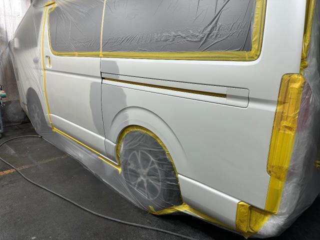 トヨタ　ハイエースバン　凹み修理　ドア凹み　キズ修理　鈑金見積もり　塗装見積もり　パーツ交換見積もり　持込パーツ塗装　パーツ取付　ラプター塗装　アンダーコート施工　代車無料　いわき市　安く修理　
