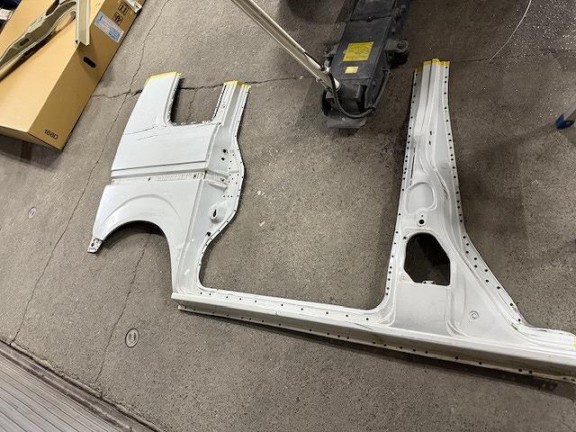 スズキ　エブリイ　板金・外装補修　事故車修理　車両保険　対物事故　代車無料　レンタカー特約　レッカー　車体整備士　板金見積もり無料　事故修理　リヤフェンダー交換