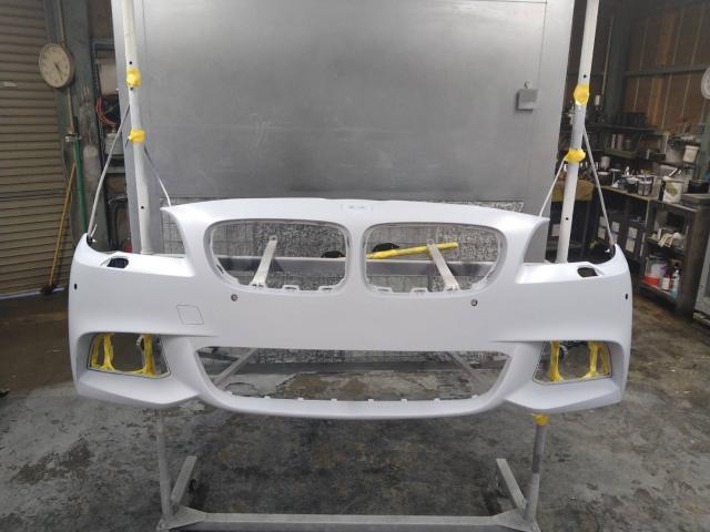 ＢＭＷ　３シリーズ　バンパー交換　新品交換　パーツ交換　輸入車修理　パーツ塗装　いわき市　内郷　鈑金見積もり無料　塗装見積もり無料　応急修理　簡易修理　タッチアップペイント　キズ磨き修理　ラプター塗装　アンダーコート