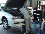 スタッフの技術が光る職人の業でお客様の愛車をメンテナンス致します。