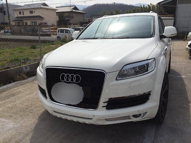 アウディ Q7 RSグリル交換