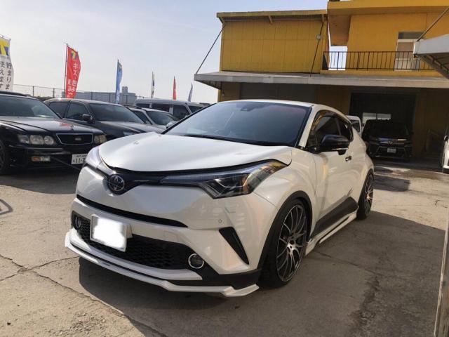 トヨタ　C-HR　TOYOTA　保険修理　任意保険　車両保険【明石市　加古川市　神戸市西区　播磨町　稲美町　傷へこみ直し　板金修理　塗装　中古車販売　ドレスアップ　カスタム　取り付け　加工　車検　ガラスコーティングお任せください】