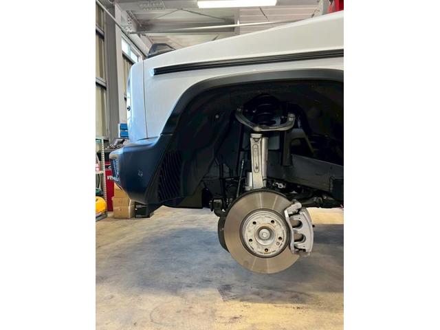 メルセデス・ベンツ　Ｇ63　ブレーキキャリパー　塗装　輸入車　情熱カラー　【稲美町　播磨町　加古川市　明石市　神戸市西区　傷へこみ直し　板金修理　塗装　中古車販売　ドレスアップ　カスタム　取付　加工　車検　ガラスコーティングお任せください】