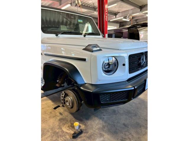メルセデス・ベンツ　Ｇ63　ブレーキキャリパー　塗装　輸入車　情熱カラー　【稲美町　播磨町　加古川市　明石市　神戸市西区　傷へこみ直し　板金修理　塗装　中古車販売　ドレスアップ　カスタム　取付　加工　車検　ガラスコーティングお任せください】