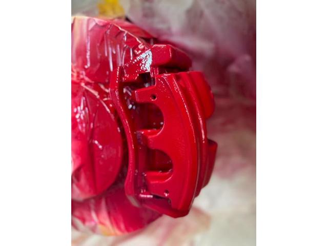 メルセデス・ベンツ　Ｇ63　ブレーキキャリパー　塗装　輸入車　情熱カラー　【稲美町　播磨町　加古川市　明石市　神戸市西区　傷へこみ直し　板金修理　塗装　中古車販売　ドレスアップ　カスタム　取付　加工　車検　ガラスコーティングお任せください】