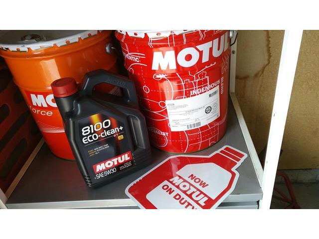 当店おすすめのオイル「ＭＯＴＵＬ（モチュール）」、車種に合わせたオイルをチョイスできます。