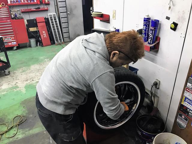 パインコーン　作業風景