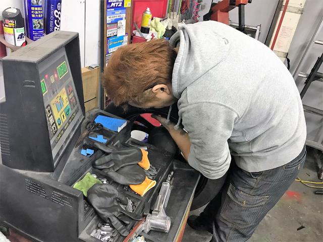パインコーン　作業風景