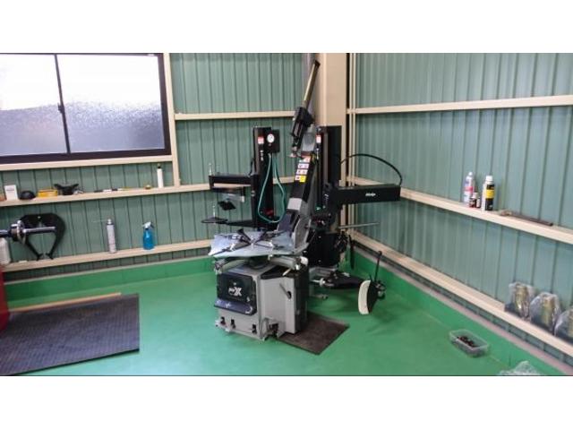 最新タイヤチェンジャー両ヘルパー付き２６インチまで対応できます。