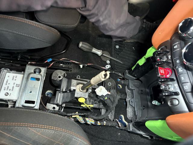 BMW MINI 車検　ボンネットストライプ張替え　シフトレバーセレクター交換
新居浜・西条・四国中央
