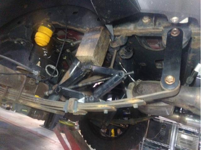 ハマー H3   2インチリフトアップ【明石市　加古川市　車検　板金　取付修理お任せください】