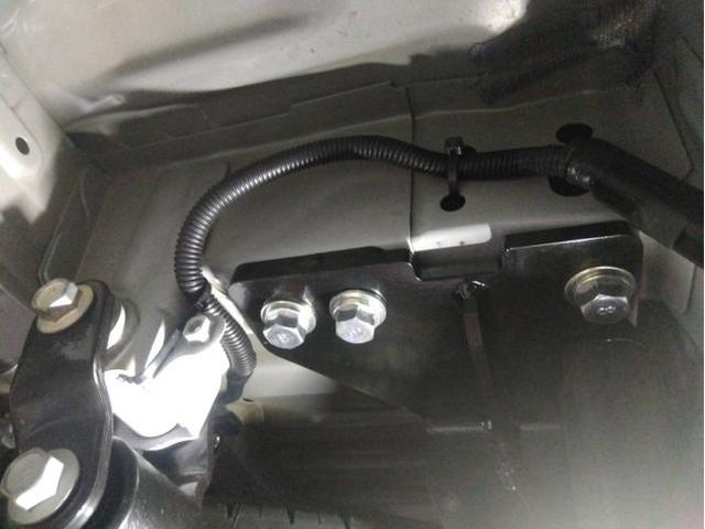 ハイエース　ヒッチメンバー取り付け【明石市　加古川市　車検　板金　取付修理お任せください】