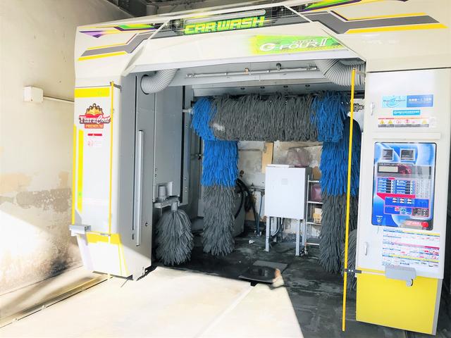 洗車の他、ガラスコート・ヘッドライトコーティングも行っています