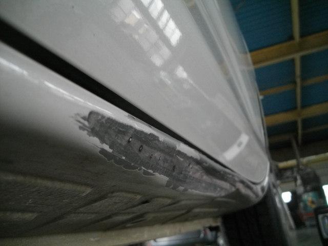 トヨタ　ルーミー　左ステップ鈑金