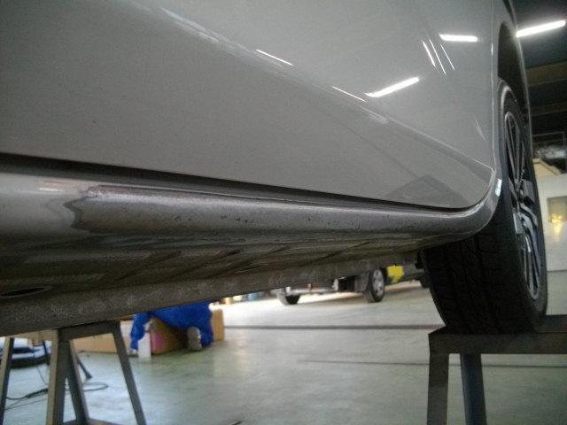 トヨタ　ルーミー　左ステップ鈑金