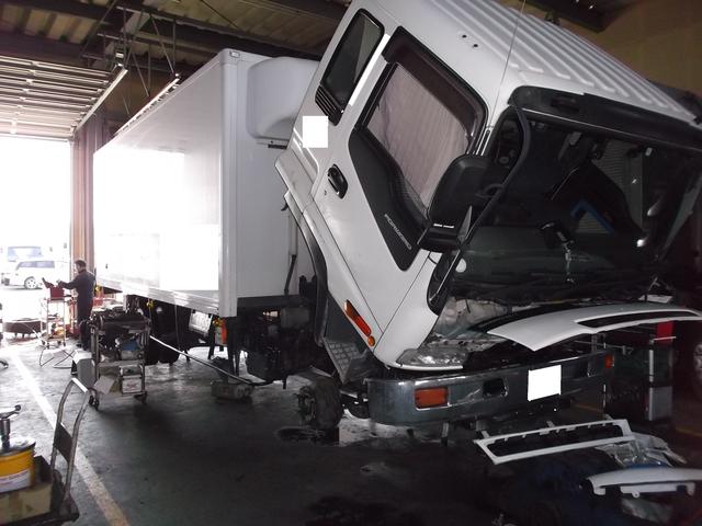 いすゞ　４ｔトラック　フォワード車検整備を実施！！釧路市周辺の車検・整備・板金・塗装・事故修理・保険修理・パーツ取付などお任せ下さい！大型車トラックなども大歓迎です！