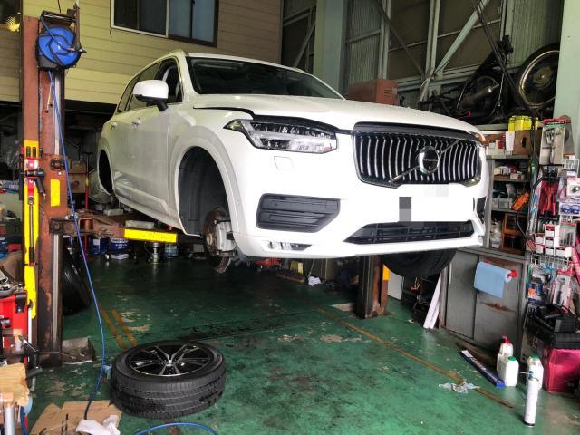 ボルボ XC90 エンジンオイル・オイルエレメント交換作業実施 ／車検・整備・見積もりもお任せ下さい！足立区・北区・板橋区、埼玉県他地域のお客様も大歓迎です！