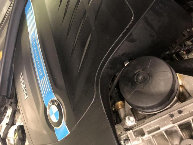 BMW ３シリーズ アクティブハイブリッド３ エンジンオイル・オイルエレメント交換作業実施 ／車検・整備・見積もりもお任せ下さい！足立区・北区・板橋区、埼玉県他地域のお客様も大歓迎です！