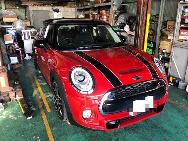 BMW MINI(F56)車高調整作業実施／車検・整備・見積もりもお任せ下さい！足立区・葛飾区・北区・板橋区、埼玉県川口市、他地域のお客様も大歓迎です！