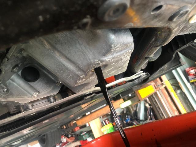 BMW 3シリーズ アクティブハイブリッド3 エンジンオイル・オイルエレメント交換作業実施 ／車検・整備・見積もりもお任せ下さい！足立区・北区・荒川区・板橋区、埼玉県川口市、他地域のお客様も大歓迎です！