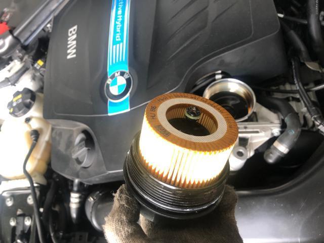 BMW 3シリーズ アクティブハイブリッド3 エンジンオイル・オイルエレメント交換作業実施 ／車検・整備・見積もりもお任せ下さい！足立区・北区・荒川区・板橋区、埼玉県川口市、他地域のお客様も大歓迎です！