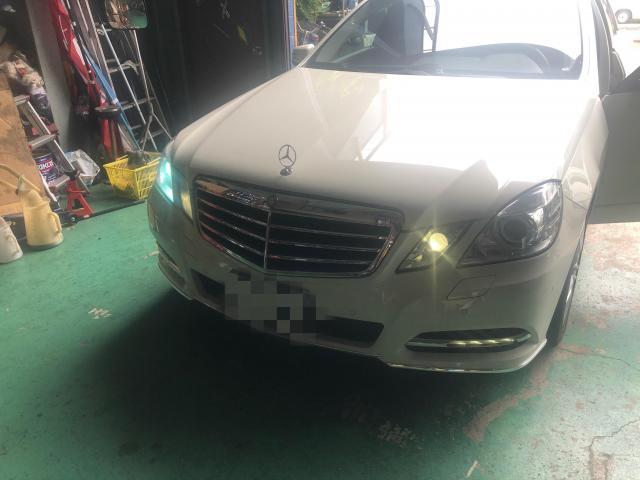 メルセデスベンツ E350(W212) ヘッドライト球切れ・HID交換作業実施 ／車検・整備・見積もりもお任せ下さい！足立区・葛飾区・北区・荒川区・板橋区、埼玉県川口市、八潮市、他地域のお客様も大歓迎です！