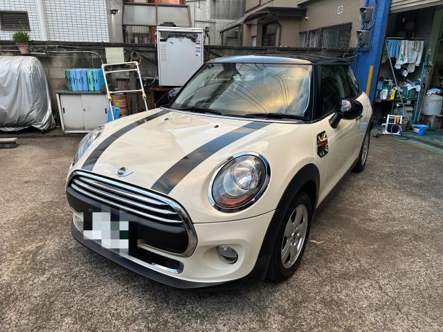 MINI ワン(F56) エアコンフィルター交換作業実施 ／車検・整備・見積もりもお任せ下さい！足立区・北区・板橋区、埼玉県他地域のお客様も大歓迎です！