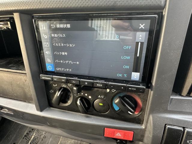 いすゞ エルフトラック カーナビ交換作業実施 ／車検・整備・見積もりもお任せ下さい！足立区・葛飾区・北区・荒川区・板橋区・江戸川区・江東区、埼玉県川口市、鳩ケ谷、八潮市、他地域のお客様も大歓迎です！