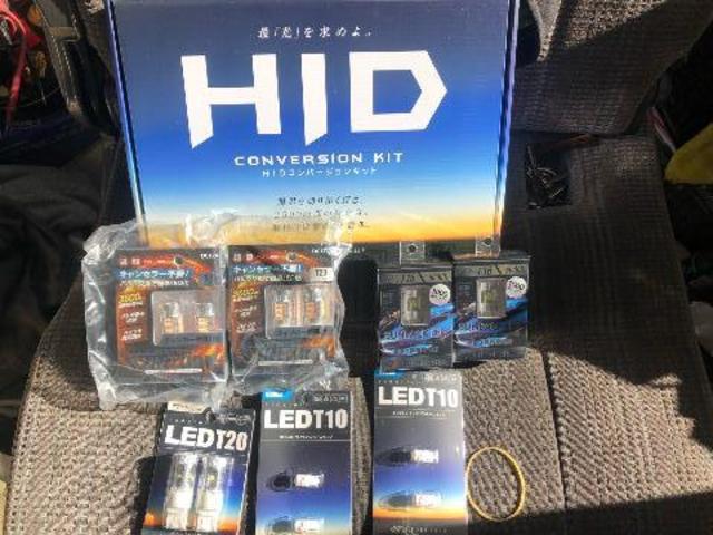 トヨタ　ハイエース　100系　オークション代行購入　LED HID バルブ　へ交換