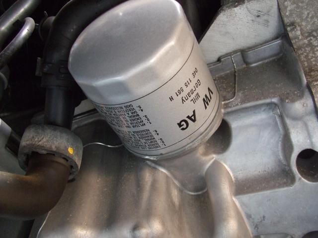 VW  フォロクスワーゲンポロ　６RCJZ　　エンジンオイル交換　オイルエレメント交換　エンジンオイル　５W－３０　茅ヶ崎　