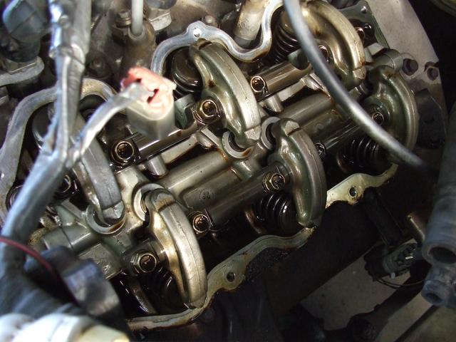日産　グロリアワゴン　WY30　タペットカバーパッキン交換　エンジンオイル漏れ修理
V6　パッキン交換　VG20　湘南　茅ヶ崎　伊勢原