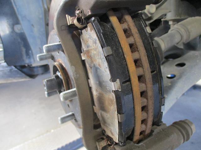 ヴォクシー　DBA-ZRR80W　3ZR　車検　フロントブレーキパット交換　継続車検　法定24ヶ月点検　点検整備　車検整備 認証工場　湘南　茅ヶ崎市