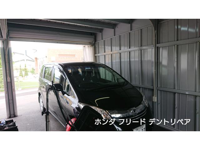 ホンダ フリード フロントフェンダー 約20センチの横に引きずった傷有りのへこみのデントリペア