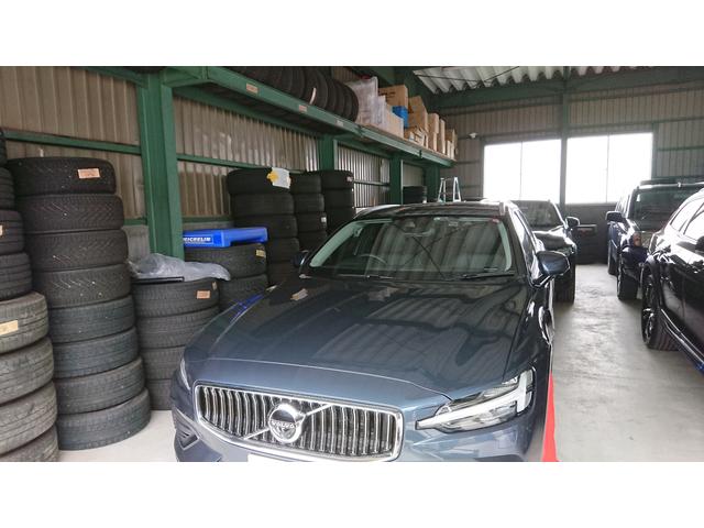 VOLVO V60のフロントフェンダーのへこみのデントリペア