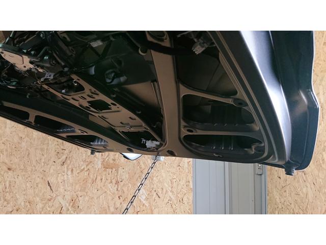 ホンダ フリードのバックドアパネルの大きなへこみのデントリペア