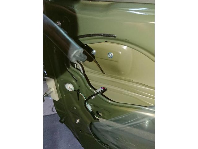 スズキ ジムニーのドアパネルの凹みのデントリペア