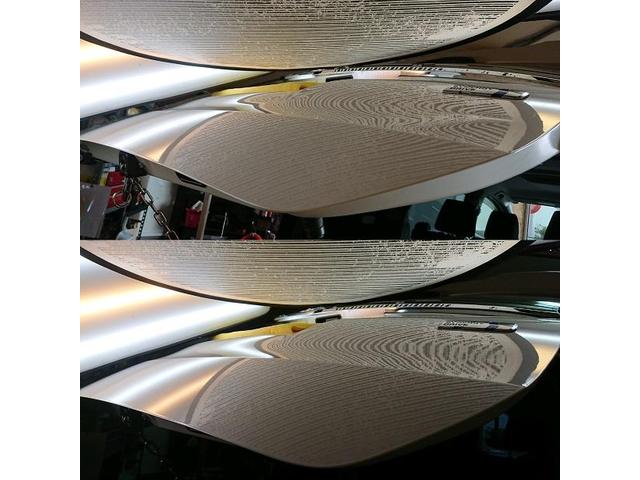 トヨタ ヴォクシーハイブリッドのバックドアパネルの凹みのデントリペア