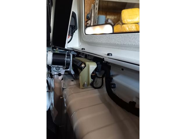 JEEP Wranglerのクォーターパネルの凹みのデントリペア