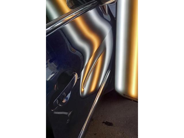 トヨタ オーリスのフロントドアの大きな凹みのデントリペア