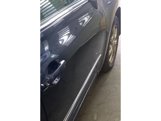 トヨタ オーリスのフロントドアの大きな凹みのデントリペア