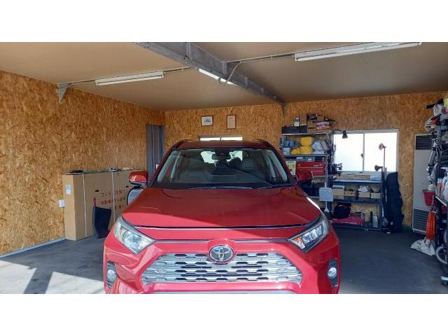 トヨタ RAV4のボンネット(アルミパネル)のデントリペア