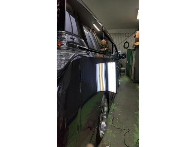 トヨタ ヴェルファイアのクォーターパネルのへこみのデントリペア